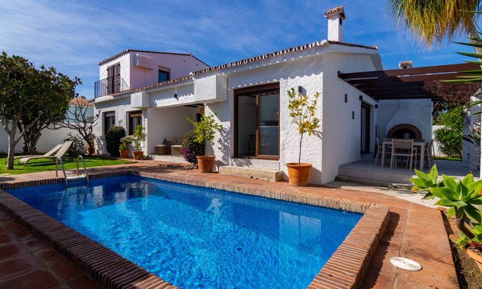 San Pedro de Alcantara Villa | 300 m² Villa ∙ 4 bedrooms ∙ 8 guests