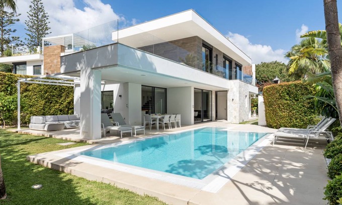 Golden Mile Villa | 300 m² Villa ∙ 5 bedrooms ∙ 10 guests