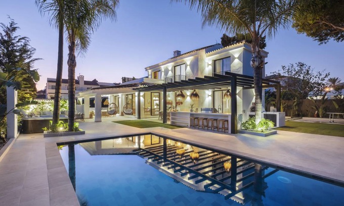San Pedro de Alcantara Villa | 316 m² Villa ∙ 5 bedrooms ∙ 10 guests