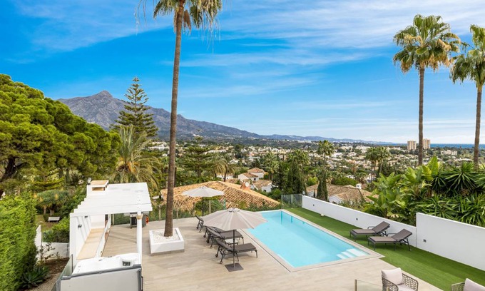 Nueva Andalucia Villa | 319 m² Villa ∙ 5 bedrooms ∙ 10 guests