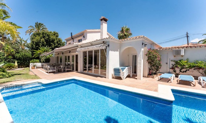 Urbanizacion Marbessa Villa | 350 m² Villa ∙ 5 bedrooms ∙ 11 guests
