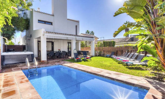 Golden Mile Villa | 350 m² Villa ∙ 7 bedrooms ∙ 15 guests