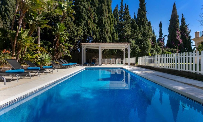 Marbella Villa | 400 m² Villa ∙ 6 bedrooms ∙ 12 guests