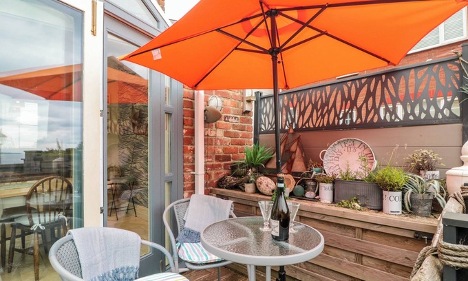 Scarborough Cottage | 47 PRINCESS STREET, family friendly, with open fire in Scarborough