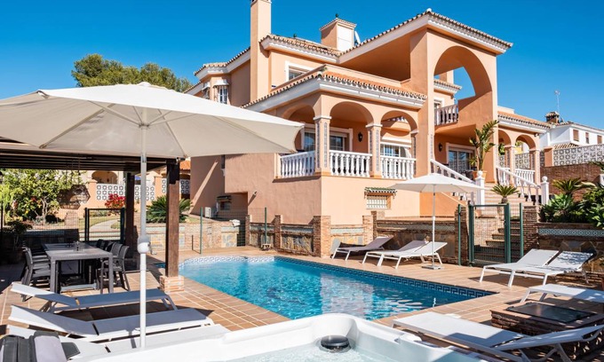 San Pedro de Alcantara Villa | 493 m² Villa ∙ 7 bedrooms ∙ 16 guests