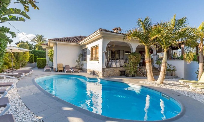 Nueva Andalucia House | 550 m² House ∙ 7 bedrooms ∙ 17 guests