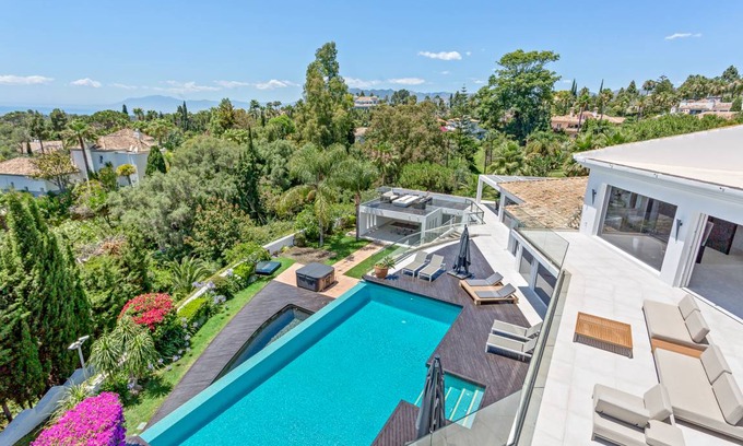 Urbanizacion Hacienda las Chapas Villa | 750 m² Villa ∙ 6 bedrooms ∙ 14 guests