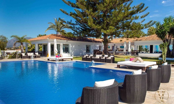 Elviria Villa | 925 m² Villa ∙ 8 bedrooms ∙ 15 guests
