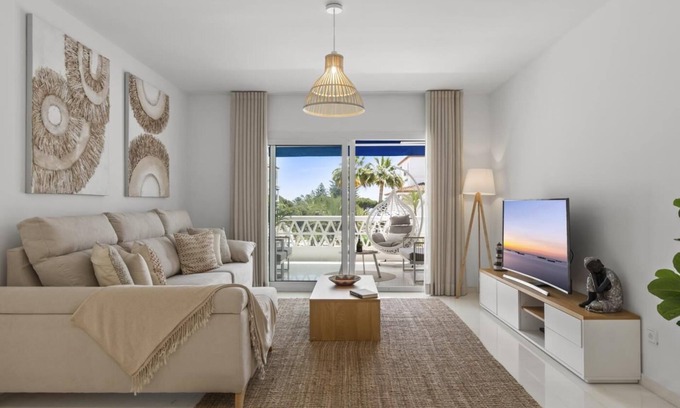 Puerto Banus Apartment | Apartment in Las Gaviotas for 6 people | 2-202