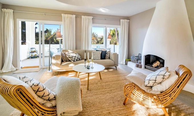 Marbella Apartment | AS12 - Modern Holiday Apartment in Aloha, Marbella