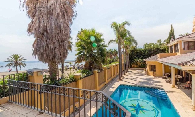 Puerto Banus House | Banús Sand House Super Villa in Puerto Banús facing the sea