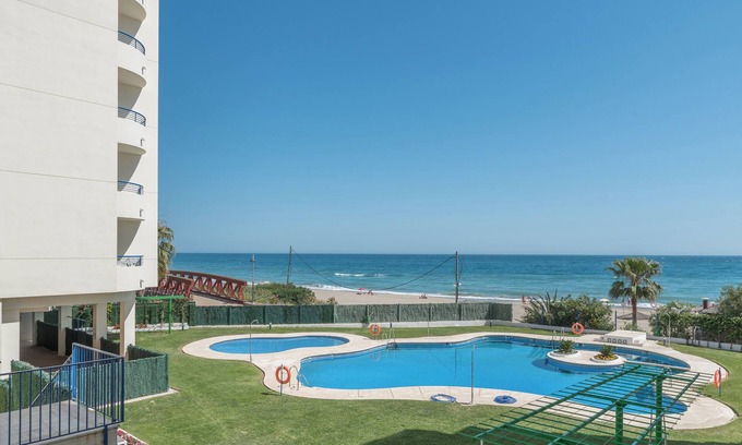 Marbella Apartment | Beachfront apartment with WiFi