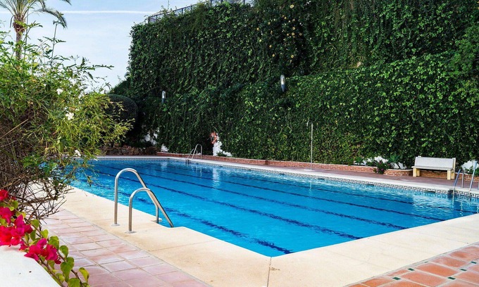Nueva Andalucia Apartment | Beautiful apartment for 4 people with WIFI, A/C, pool, TV and terrace