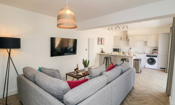 South Cliff Cottage | Cabin ∙ 2 bedrooms ∙ 4 guests