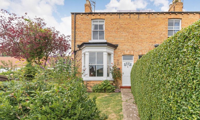 Scalby Cottage | Cabin ∙ 2 bedrooms ∙ 4 guests