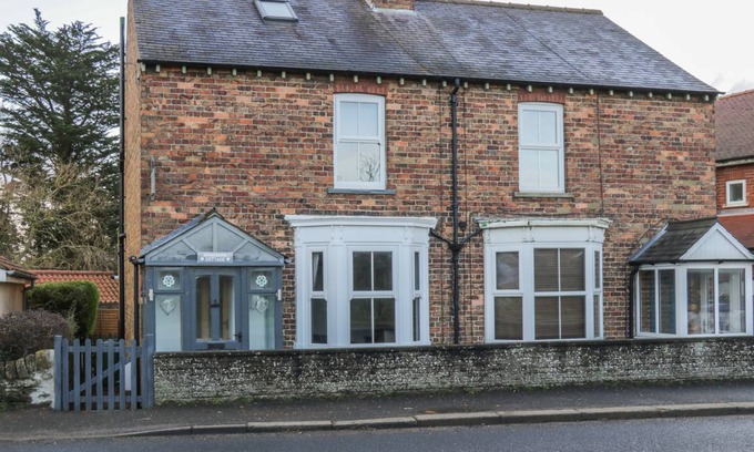 Burniston Cottage | Cabin ∙ 2 bedrooms ∙ 4 guests