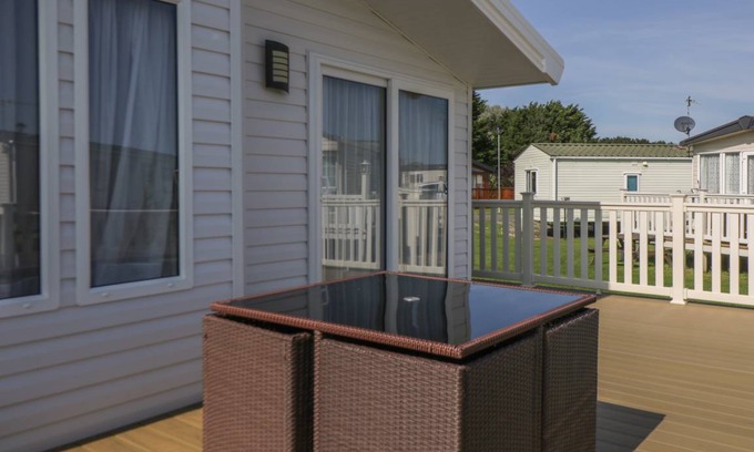 Cayton Bay Cottage | Cabin ∙ 3 bedrooms ∙ 8 guests