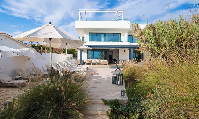 Urbanizacion Costabella House | Costabella Frontline Beach Villa | Ref. #62