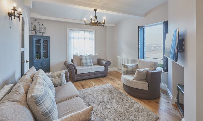 Scarborough House | Cottage By The Sea