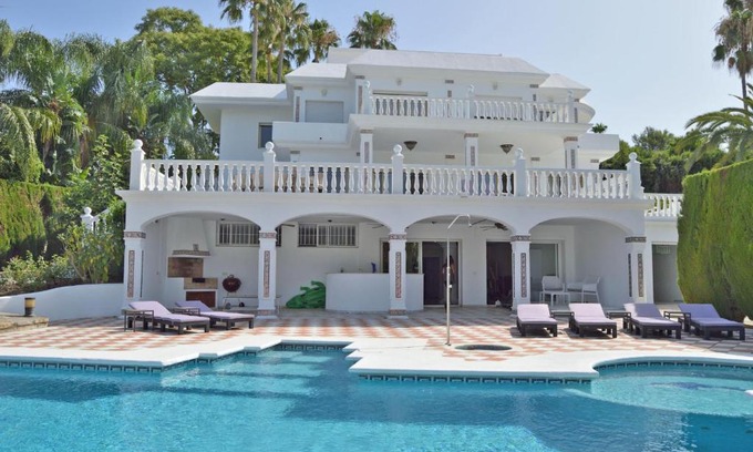 Marbella Villa | FABULOUS LUXURY VILLA 34121215 IN GOLF VALLEY, PRIVATE HEATED POOL, CLOSE PUERTO BANUS MARBELLA