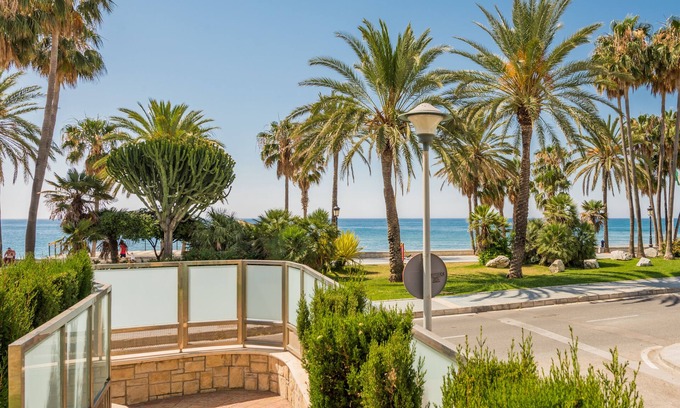 San Pedro de Alcantara Apartment | ⭐FRONTLINE BEACH APARTMENT