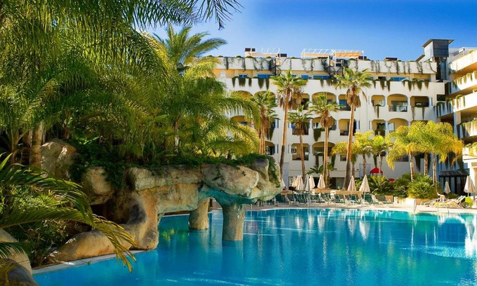 Golden Mile Apartment | Guadalpin Residences