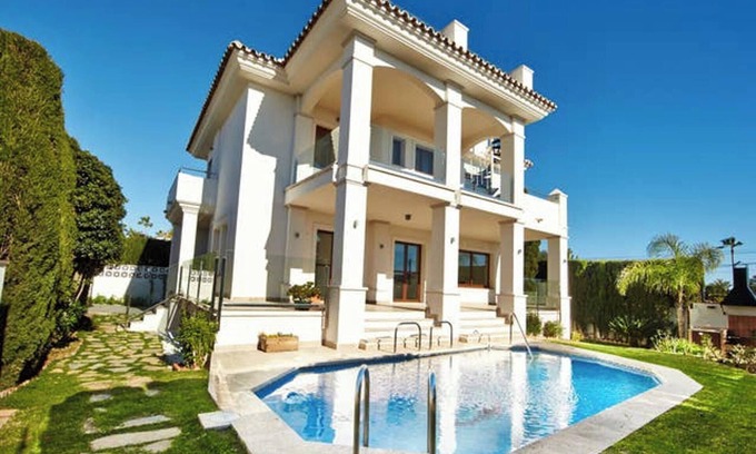 Urbanizacion Costabella Villa | Homerez - Elegant Villa in Marbella + Private Pool
