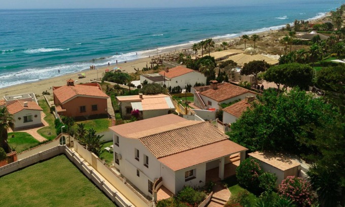 Urbanizacion Costabella Apartment | In the second line, modern beachfront holiday home in Costabella, Marbella
