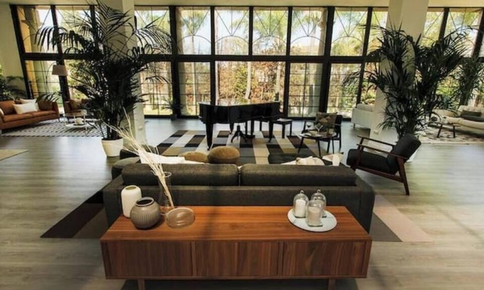 Nueva Andalucia Villa | Luxurious 10-Bed Oasis: Pool, Garden & Glamour!