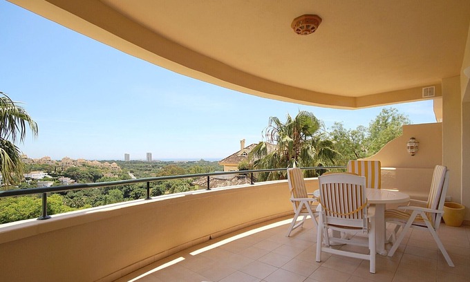 Elviria Apartment | Magnificent apartment with sea views in the luxurious Elviria Hills
