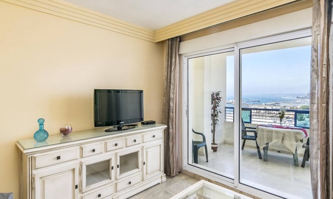 Marbella Apartment | Magnifico apartamento en Marbella con vistas laterales al mar