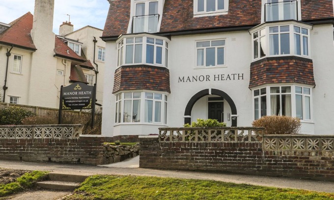 Scarborough Apartment | MANOR HEATH APARTMENT 1, pet friendly in Scarborough