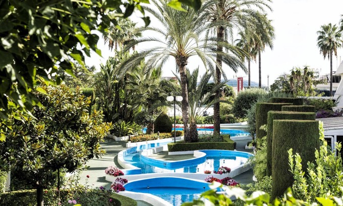 Marbella City Centre Apartment | MARBELLA CENTER, BEACHFRONT WITH PRIVATE PATIO