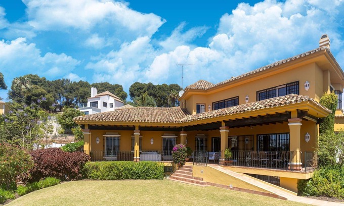 Urbanizacion Hacienda las Chapas House | Marbella Family Getaway