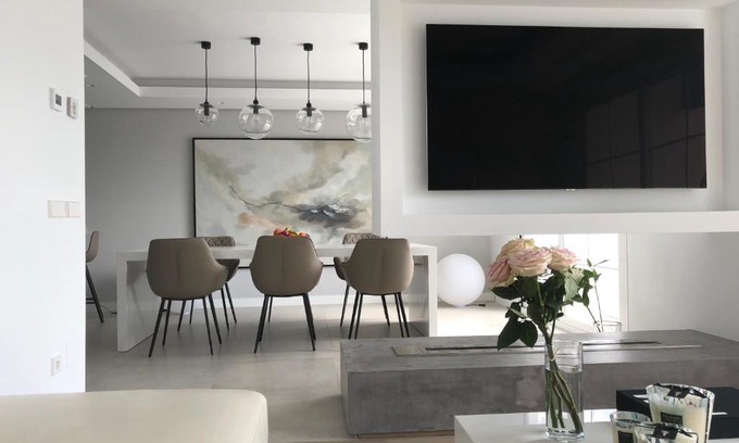 Golden Mile Apartment | Modern Apartment Puente Romano