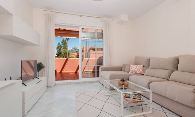 Marbella Apartment | Modern holiday apartment on the beachfront in Costabella, Marbella