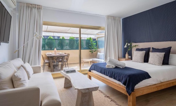 Nikki Beach Apartment | OleHolidays 505 Romana playa primera linea playa