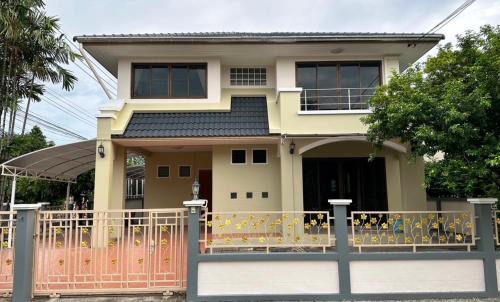 Dok Mai House | Stand alone 3 bedrooms detached house inside Bangkok
