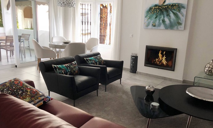 Marbella Apartment | Stylish 2 Bedroom Luxury Apartment in Naranjos Puerto Banus