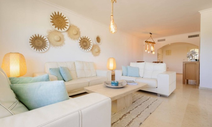 Elviria Apartment | Stylish 3 bedroom flat with sea views in Elviria Marbella