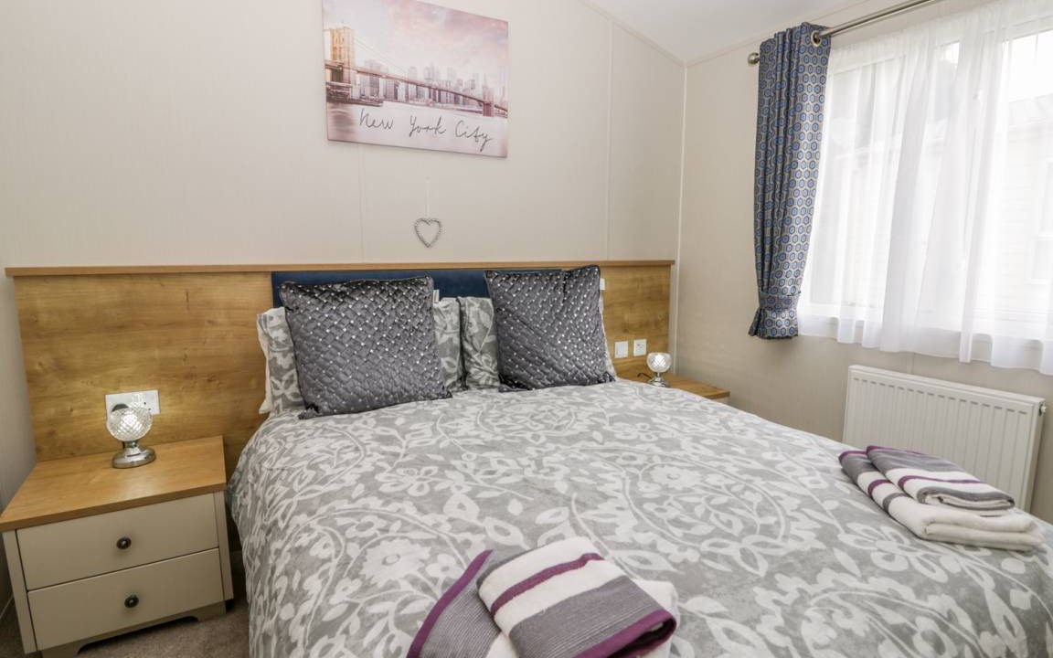 Photo of Bedroom in Cayton Bay