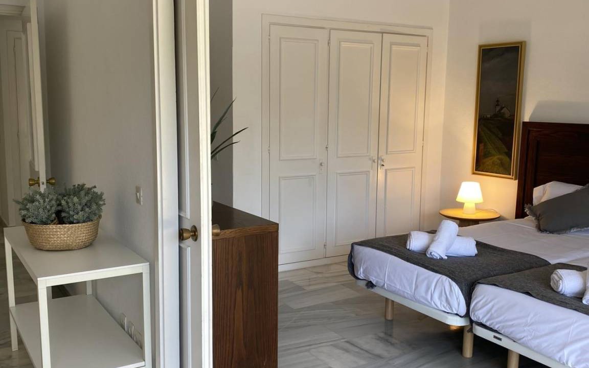 Photo of Bedroom in Golden Mile
