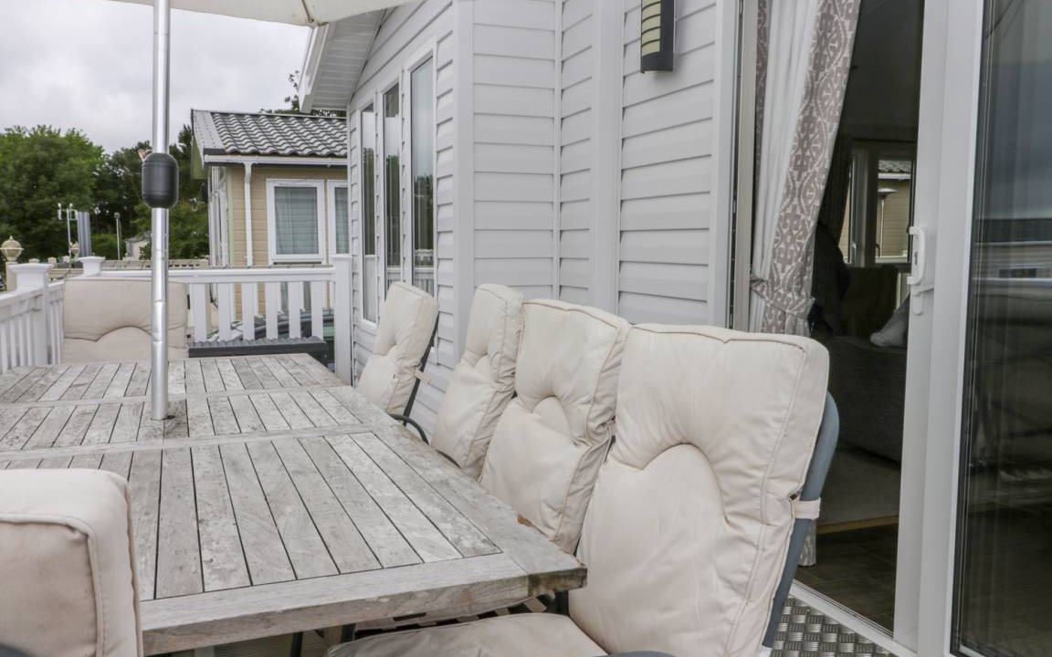 Photo of Patio Balcony in Cayton Bay