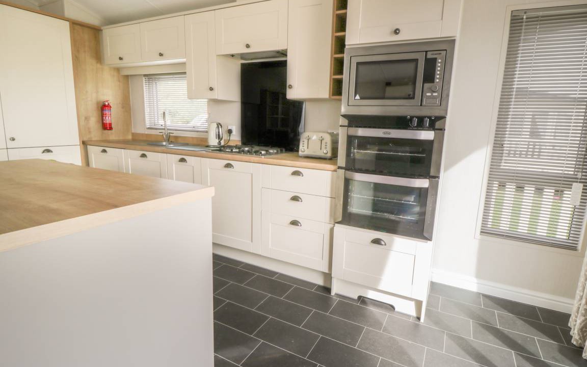 Photo of Kitchen in Cayton Bay