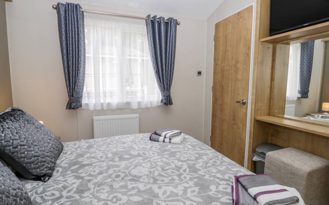 Photo of Bedroom in Cayton Bay