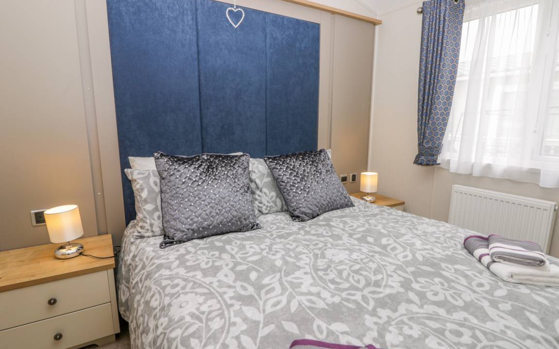 Photo of Bedroom in Cayton Bay
