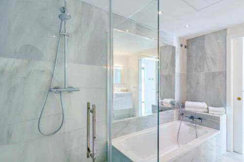 Photo of Bathroom in Urbanizacion Hacienda las Chapas