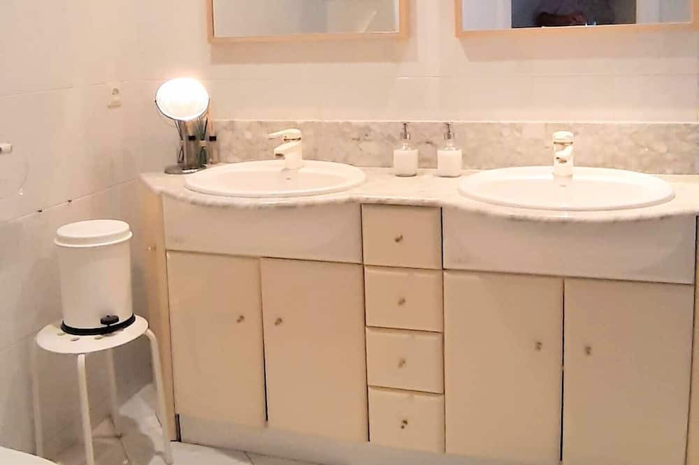 Photo of Bathroom in Urbanizacion Marbessa
