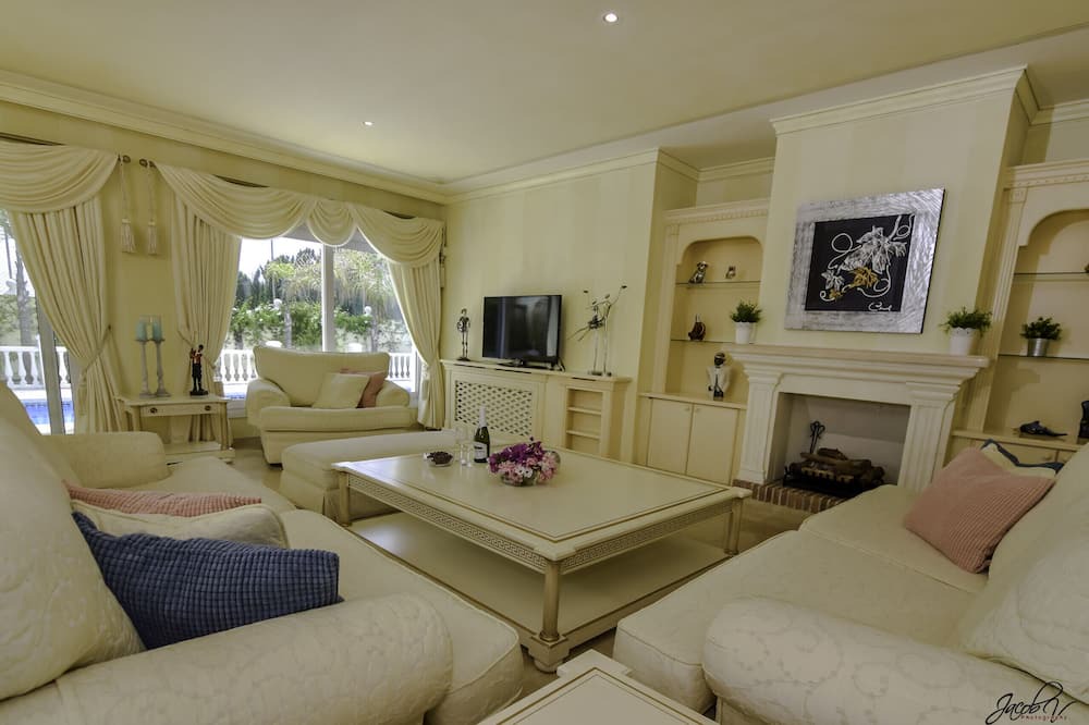 Photo of Livingroom in Urbanizacion Marbessa