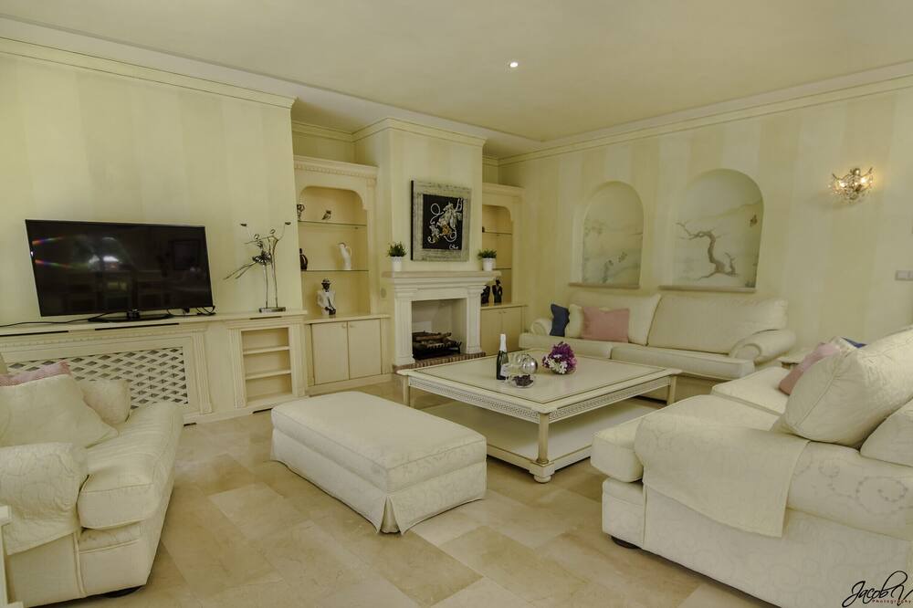Photo of Livingroom in Urbanizacion Marbessa